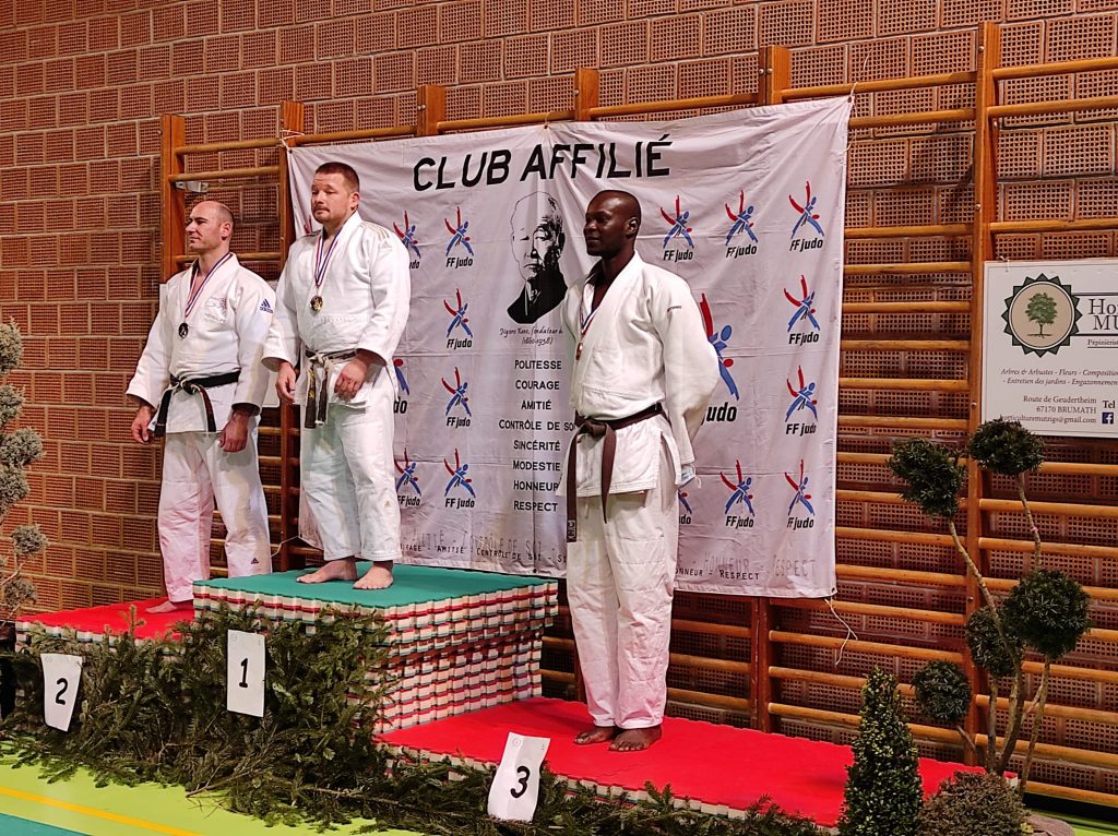 Podium de la catégorie M1 et M2, avec Moustapha Diop à la 3ème place.